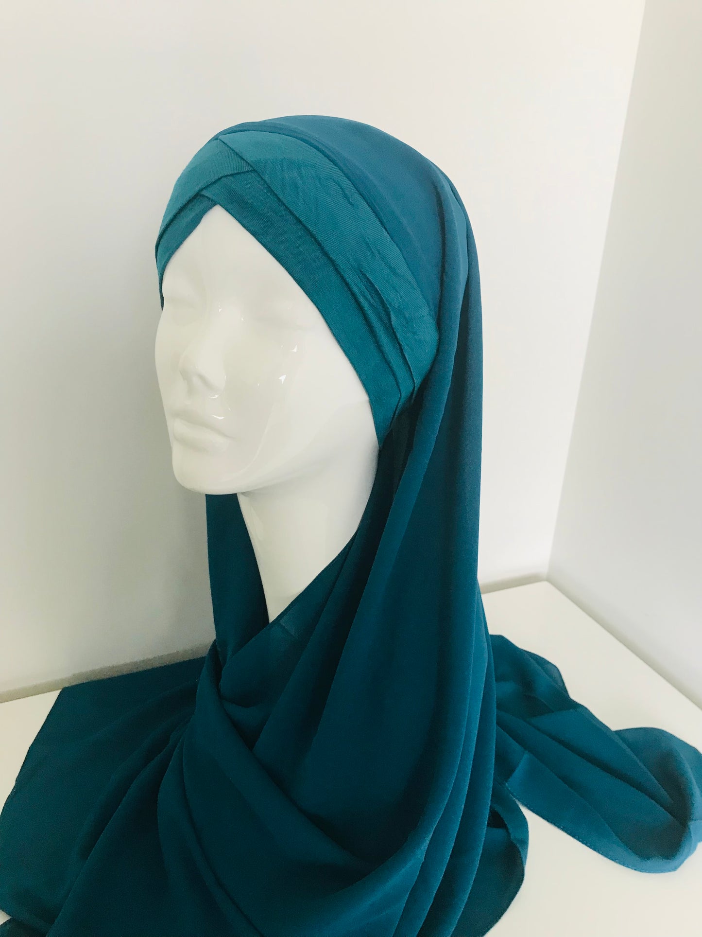 Hijab bonnet croisé et châle mousseline