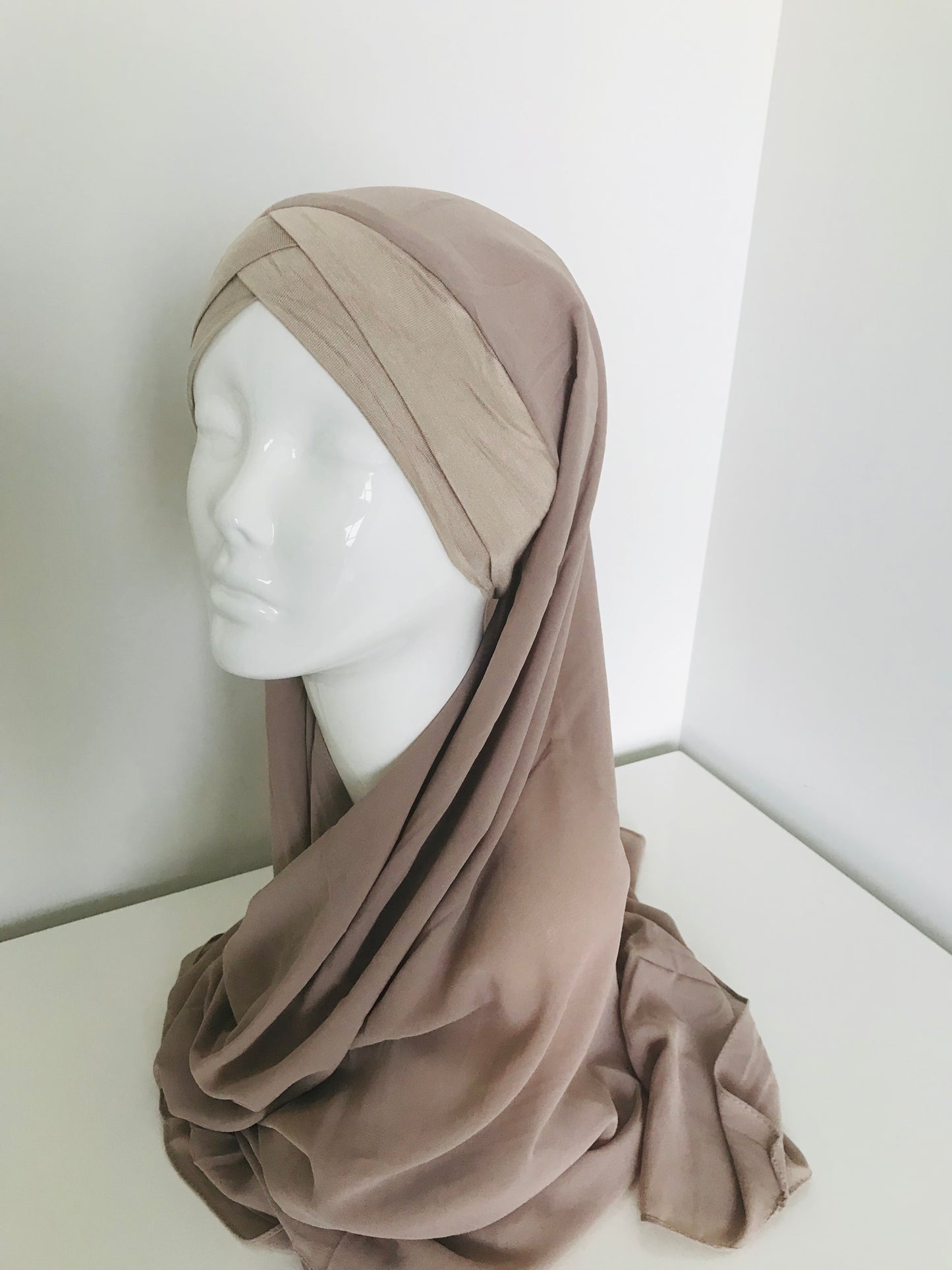 Hijab bonnet croisé et châle mousseline