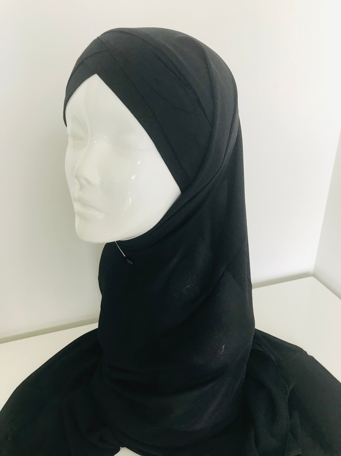 Hijab bonnet croisé et châle mousseline